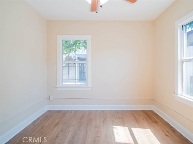 1805 W 35th Street, Los Angeles CA: https://media.crmls.org/medias/0a0d3684-18dd-4490-bd93-ec24340261be.jpg