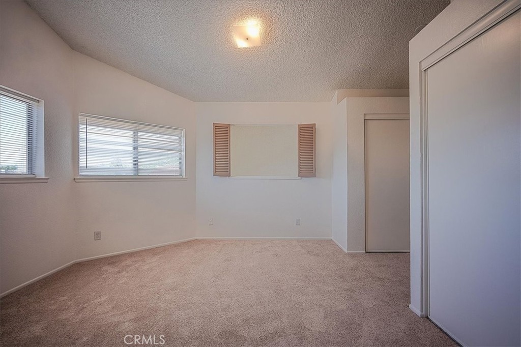https://media.crmls.org/medias/0a0d6762-9593-4dc3-ace0-9640e4b4d7c2.jpg?preset=X-Large