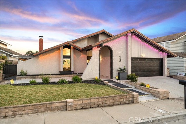 Detail Gallery Image 2 of 32 For 1128 Dawn Ridge Way, Covina,  CA 91724 - 3 Beds | 2 Baths