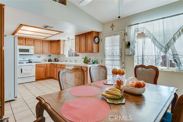 21919 Standing Rock Avenue, Apple Valley CA: https://media.crmls.org/medias/0a0dbc5f-6f94-4371-936f-acedf1f1b93e.jpg