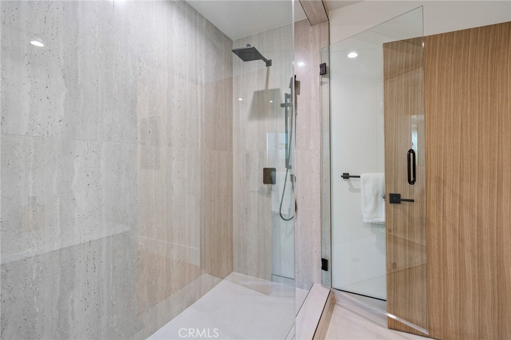https://media.crmls.org/medias/0a0ddec7-60a4-4746-be00-3e068e436946.jpg?preset=X-Large