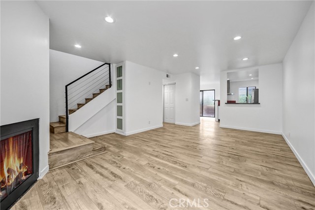 Detail Gallery Image 8 of 37 For 219 N Isabel St #4,  Glendale,  CA 91206 - 2 Beds | 2/1 Baths