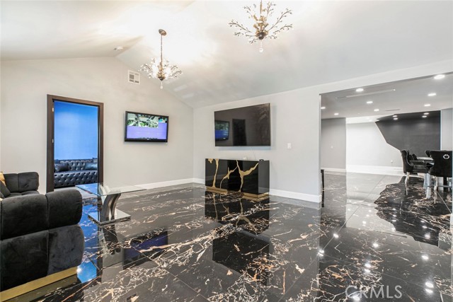 17800 Raymer Street, Sherwood Forest CA: https://media.crmls.org/medias/0a0ec73b-d467-4117-85fe-a1e891bb6643.jpg