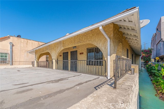 2677 Roseview Avenue, Los Angeles CA: https://media.crmls.org/medias/0a0f8e30-0a9f-4ff4-bf30-4fcb0641e9db.jpg