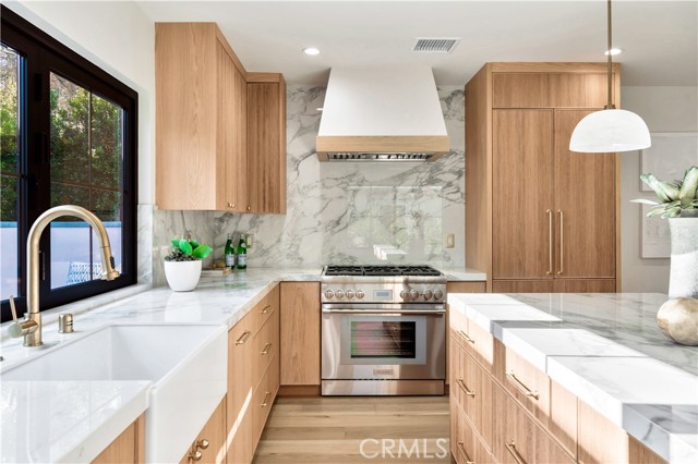 2605 N Poinsettia Avenue, Manhattan Beach CA: https://media.crmls.org/medias/0a0fdee2-9c99-4ab1-be9f-054d9ff192f1.jpg
