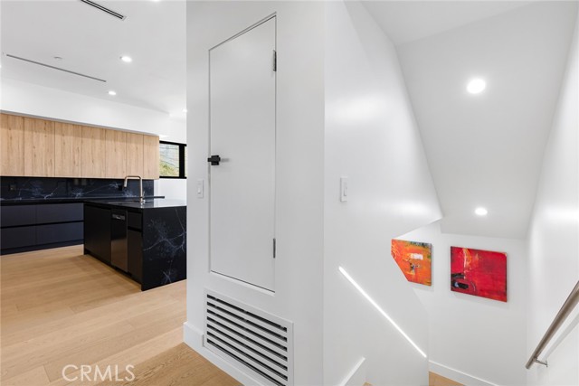 Detail Gallery Image 19 of 58 For 5134 Medina Rd, Woodland Hills,  CA 91364 - 5 Beds | 5/1 Baths