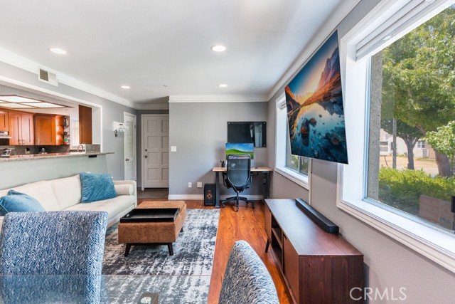 110 W Maple Street, Glendale CA: https://media.crmls.org/medias/0a127965-0e77-49b8-9a2a-617d9deeba62.jpg