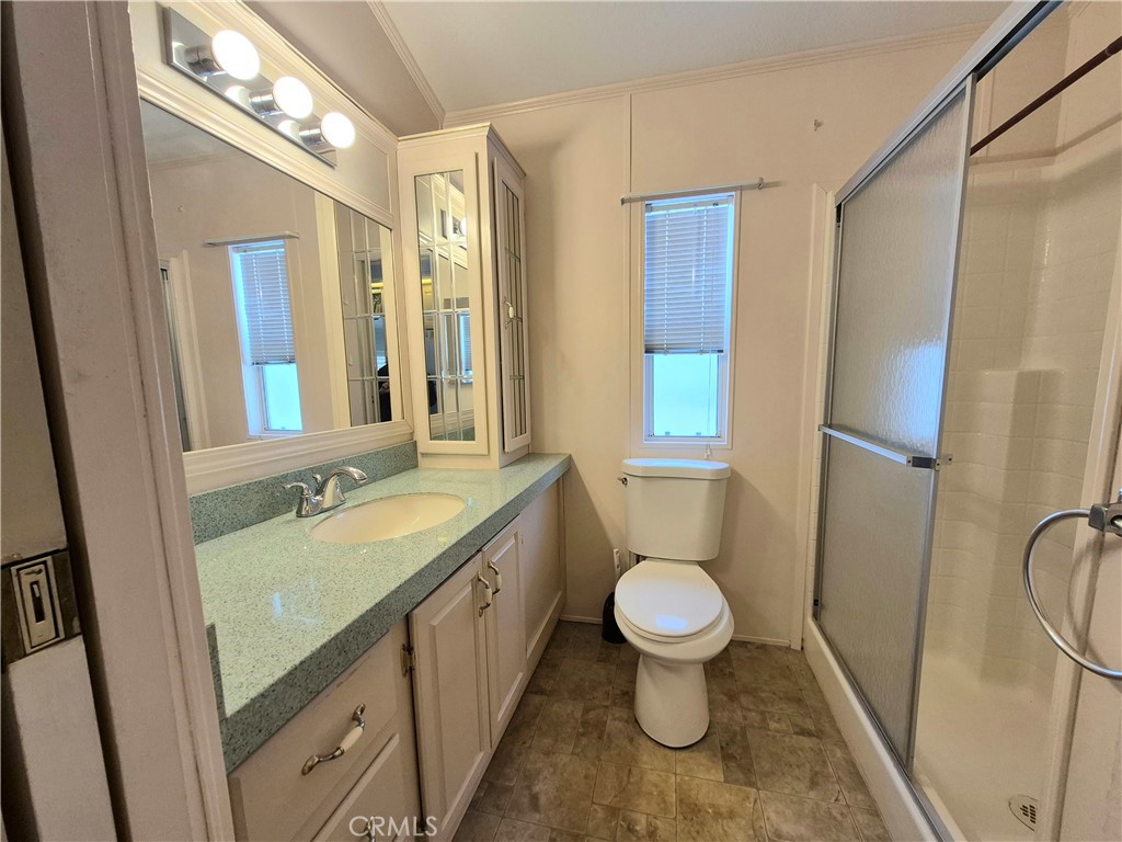 https://media.crmls.org/medias/0a12a419-46d9-4020-b70c-4676bc94a000.jpg?preset=X-Large
