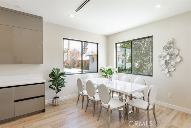 5805 Bucknell Avenue, Valley Village CA: https://media.crmls.org/medias/0a139711-0b34-4588-a7b0-cf442e7af5c3.jpg