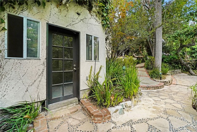 816 S Longwood, Los Angeles CA: https://media.crmls.org/medias/0a141cf7-0e19-454f-96e4-07f86874aece.jpg