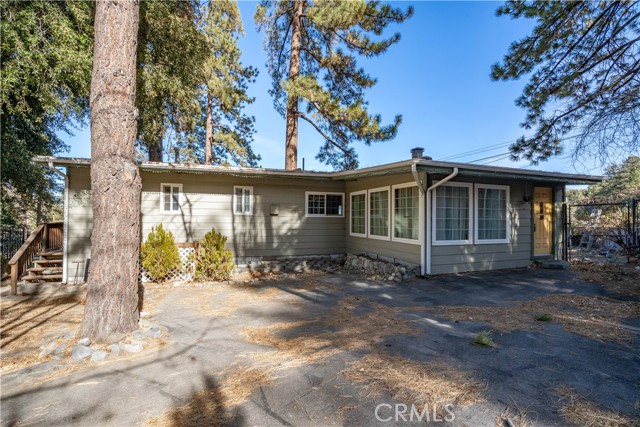 Detail Gallery Image 2 of 31 For 5579 Juniper Dr, Wrightwood,  CA 92397 - 2 Beds | 2 Baths