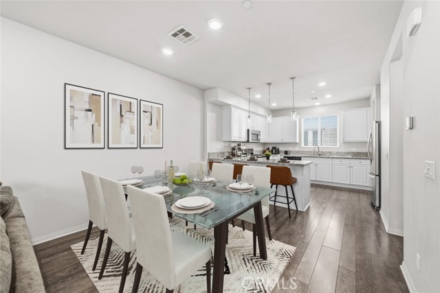 Detail Gallery Image 7 of 40 For 7214 N Chestnut, Van Nuys,  CA 91405 - 2 Beds | 3 Baths