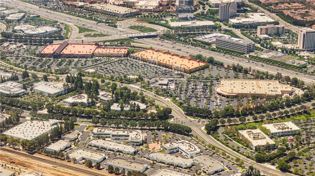 https://media.crmls.org/medias/0a158c7f-75cf-4c2f-83f9-d9b89bf568a8.jpg?preset=X-Large