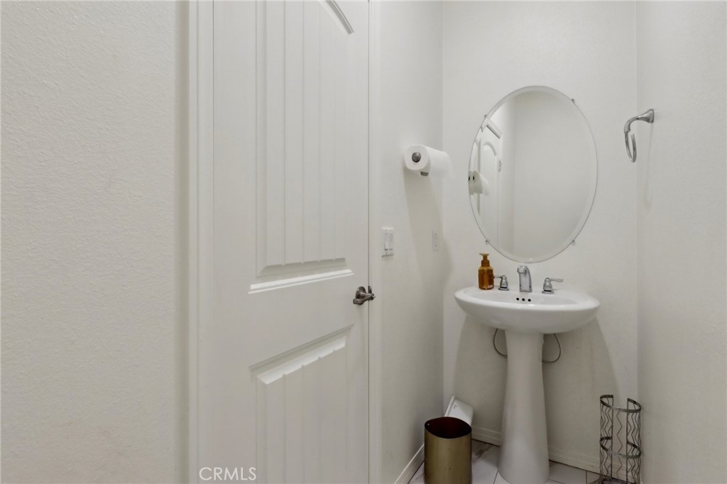 https://media.crmls.org/medias/0a15d3d7-ce19-4011-ac0c-bd6a7c6bfc62.jpg?preset=X-Large