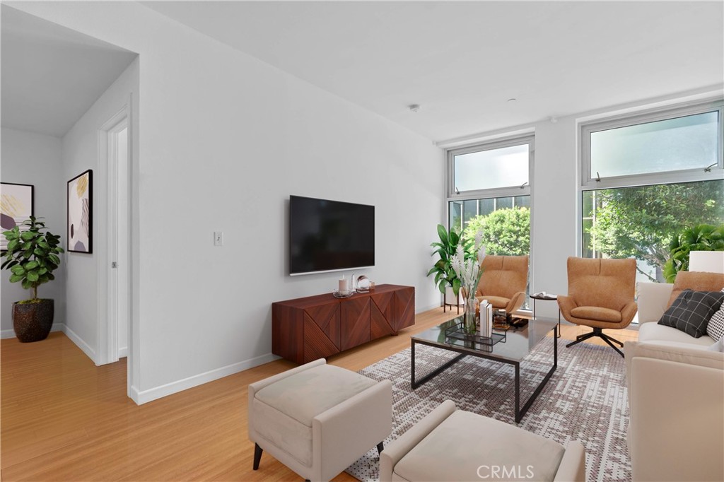 630 W 6th Street #215