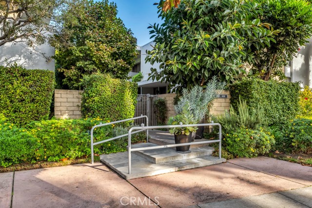 Detail Gallery Image 19 of 27 For 4221 W Sarah St #24,  Burbank,  CA 91505 - 2 Beds | 2/1 Baths