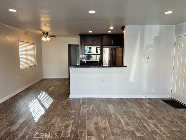 113 7th Street, Seal Beach CA: https://media.crmls.org/medias/0a17035d-05d5-4c54-afce-213914064701.jpg