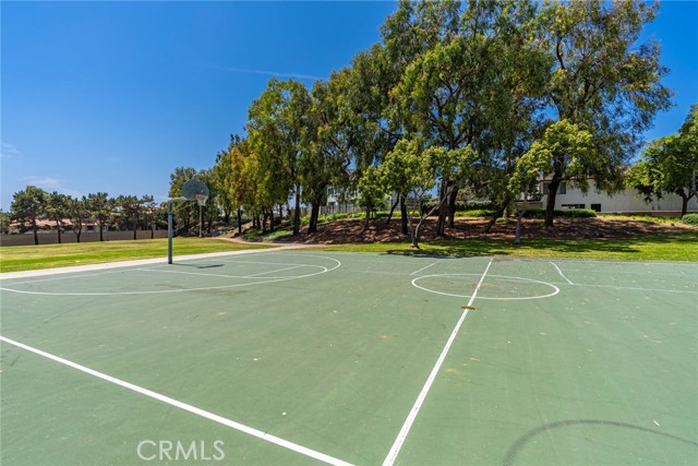 219 Oswego Avenue, Huntington Beach CA: https://media.crmls.org/medias/0a18c885-a7c4-4f9e-bf08-329cf9c526d6.jpg