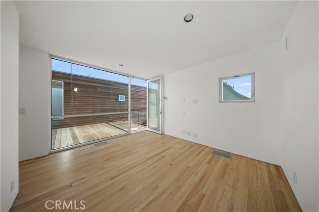 Detail Gallery Image 33 of 39 For 519 Santa Ana, Newport Beach,  CA 92663 - 4 Beds | 4/1 Baths