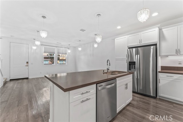 Detail Gallery Image 7 of 20 For 28649 Jardineras Dr, Valencia,  CA 91354 - 3 Beds | 3 Baths