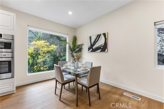 8010 Padre Lane, Los Angeles CA: https://media.crmls.org/medias/0a1af132-c81e-41d0-bad4-a31f5394ff38.jpg
