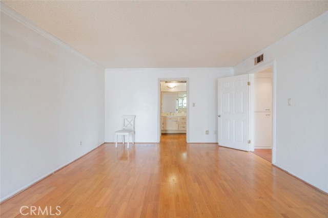 Detail Gallery Image 24 of 28 For 1745 Holly Dr #201,  Glendale,  CA 91206 - 3 Beds | 2 Baths