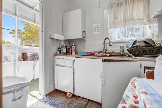 1470 W Adams Boulevard, Los Angeles CA: https://media.crmls.org/medias/0a1c5a72-ef39-4999-883a-520f4b737da5.jpg