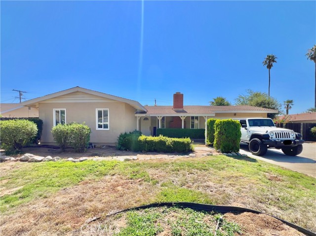 4075 Mount Vernon Avenue, Riverside CA: https://media.crmls.org/medias/0a1d0f88-4e56-4fba-ade8-47a4713feb13.jpg