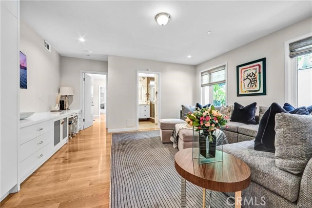 Detail Gallery Image 29 of 43 For 935 Hillcrest, Pasadena,  CA 91106 - 6 Beds | 7/1 Baths