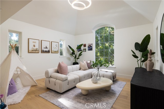 Detail Gallery Image 7 of 28 For 34 Montgomery, Newport Beach,  CA 92660 - 5 Beds | 4/1 Baths