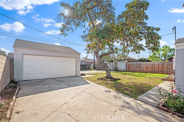 Detail Gallery Image 30 of 44 For 924 W Almond St, Compton,  CA 90220 - 3 Beds | 2 Baths