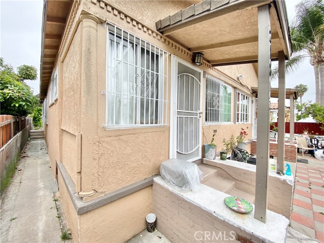 218 E 60th Street, Los Angeles CA: https://media.crmls.org/medias/0a1dc052-71fe-4aba-abc2-fea890c89fca.jpg