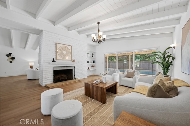 Detail Gallery Image 15 of 35 For 23000 Brenford Street, Woodland Hills,  CA 91364 - 4 Beds | 4 Baths