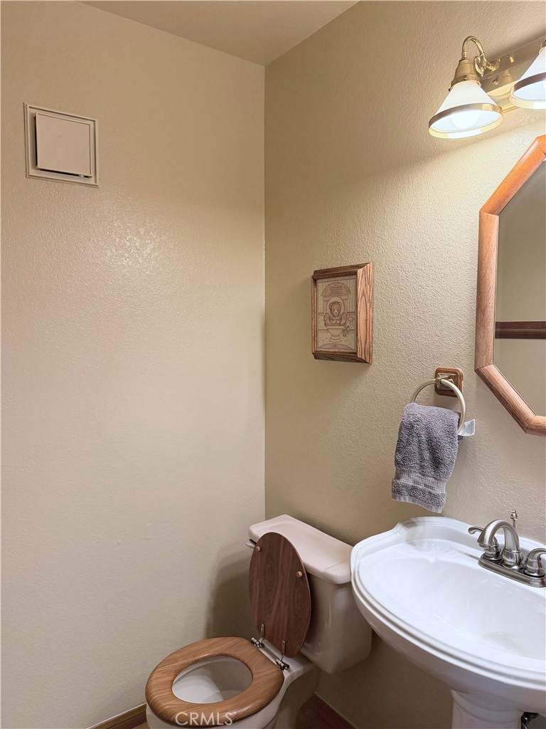 https://media.crmls.org/medias/0a1e4ae8-562e-4c8d-a434-4a99740bb0d2.jpg?preset=X-Large