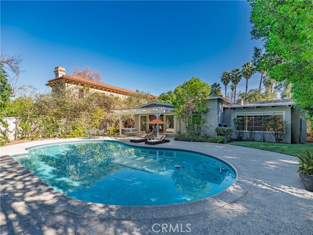 Detail Gallery Image 37 of 65 For 4539 Hayvenhurst, Encino,  CA 91436 - 3 Beds | 3 Baths