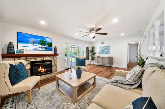 15372 Shasta Lane, Huntington Beach CA: https://media.crmls.org/medias/0a20de21-3567-4264-bd9c-013ecfbe701b.jpg