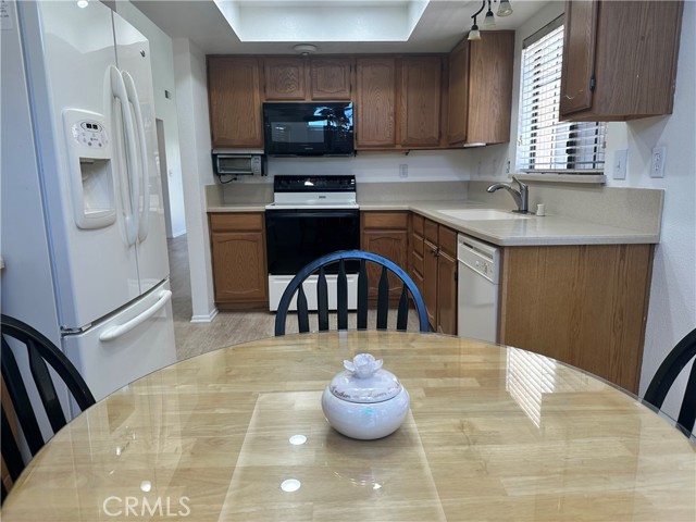 19080 Elm Drive, Apple Valley CA: https://media.crmls.org/medias/0a210841-8537-4932-9212-8e0d31b80e0d.jpg