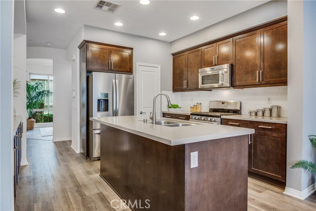 Detail Gallery Image 6 of 60 For 12921 Mission Avenue #102,  Hawthorne,  CA 90250 - 2 Beds | 2/1 Baths