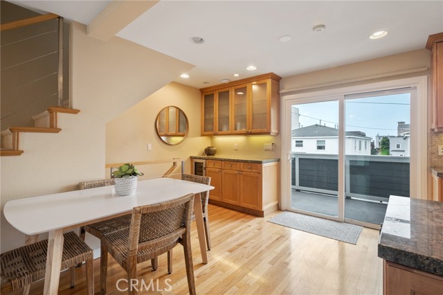 Detail Gallery Image 7 of 36 For 427 Manhattan Ave, Hermosa Beach,  CA 90254 - 2 Beds | 2/1 Baths