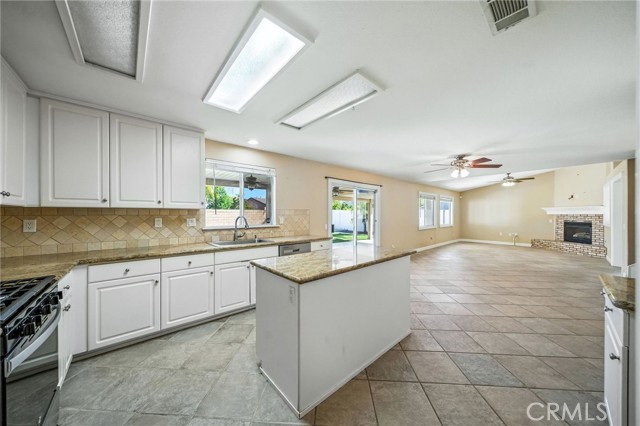 41980 Trinity River Way, Murrieta CA: https://media.crmls.org/medias/0a228428-9223-4bd1-a32f-54c03c9bf279.jpg