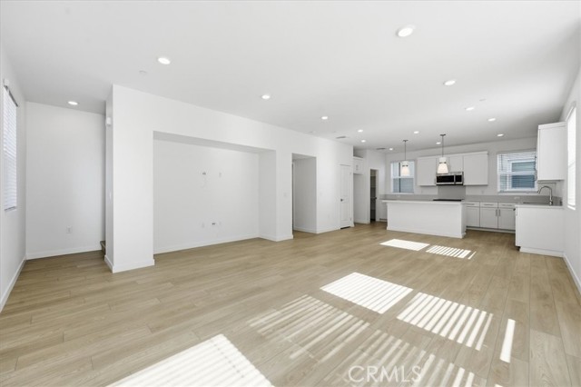 Detail Gallery Image 5 of 26 For 9327 via Azul, Pico Rivera,  CA 90660 - 4 Beds | 3/1 Baths