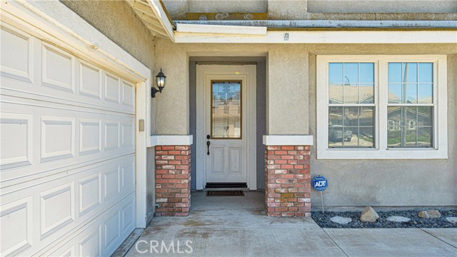 Detail Gallery Image 5 of 66 For 5594 Alexandria Ave, Corona,  CA 92880 - 4 Beds | 2/1 Baths