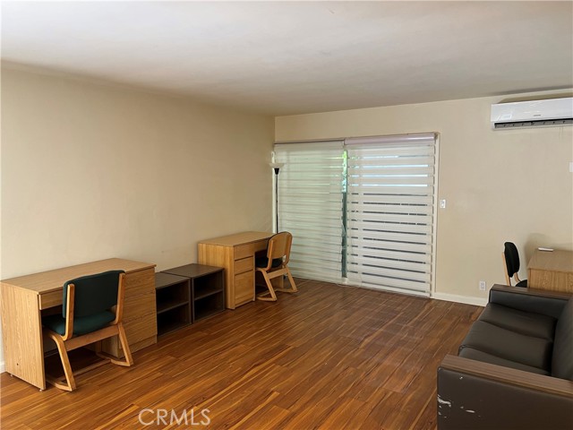 Detail Gallery Image 5 of 11 For 265 N Oakland #7,  Pasadena,  CA 91101 - 23 Beds | 23 Baths