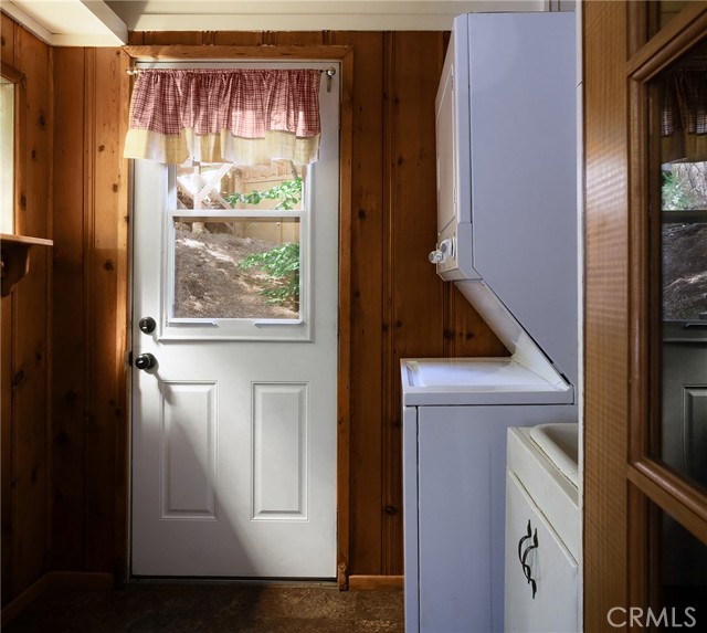 Detail Gallery Image 12 of 13 For 407 Dolly Varden Dr, Lake Arrowhead,  CA 92352 - 3 Beds | 2 Baths