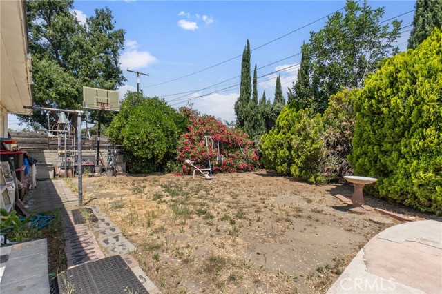 319 E Deodar Street, Ontario CA: https://media.crmls.org/medias/0a25d532-3035-47f2-a203-c8fa2c6c1ff8.jpg