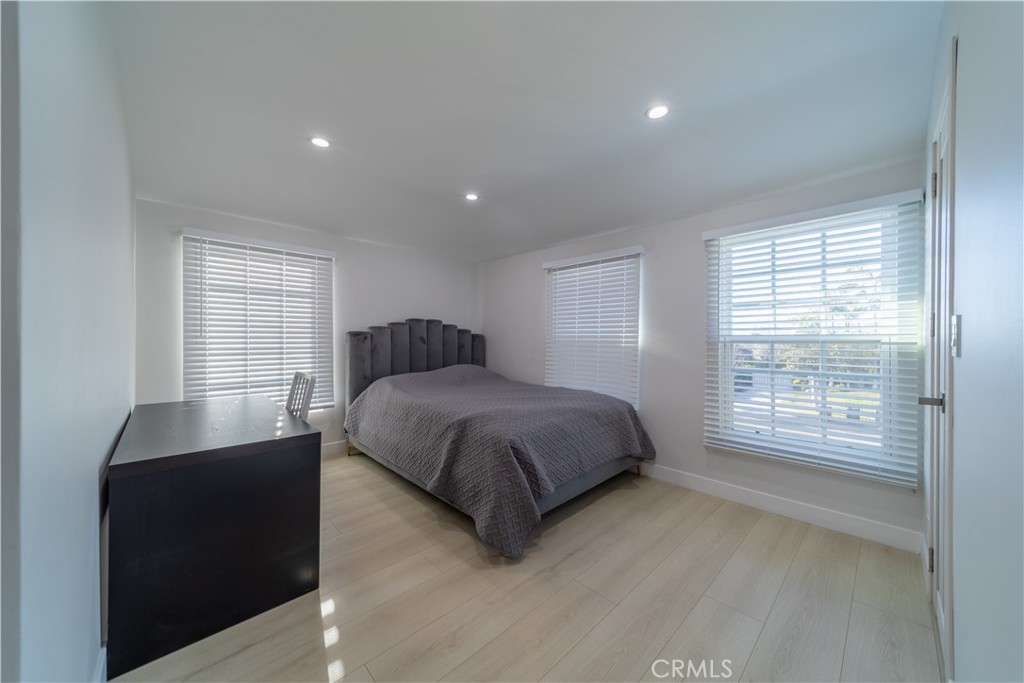 902 E WALNUT AvenueBurbank img 27