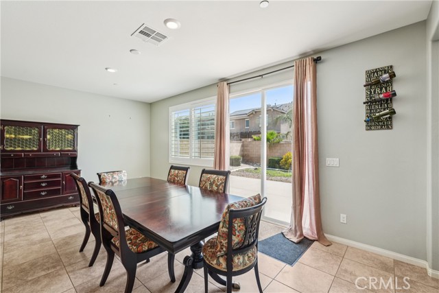 Detail Gallery Image 12 of 43 For 5371 Salt Bush Way, Fontana,  CA 92336 - 4 Beds | 3 Baths