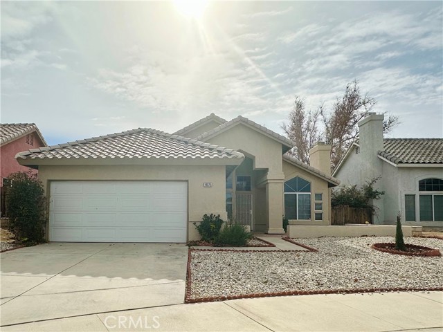 Detail Gallery Image 1 of 1 For 14075 Gray Ln, Victorville,  CA 92394 - 3 Beds | 2 Baths