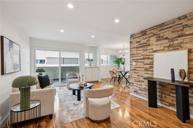 Detail Gallery Image 2 of 40 For 125 S Sierra Madre #215,  Pasadena,  CA 91107 - 2 Beds | 2 Baths