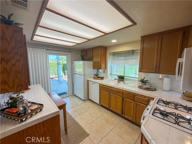 Detail Gallery Image 9 of 51 For 2720 E Walnut #73,  Orange,  CA 92867 - 3 Beds | 3 Baths